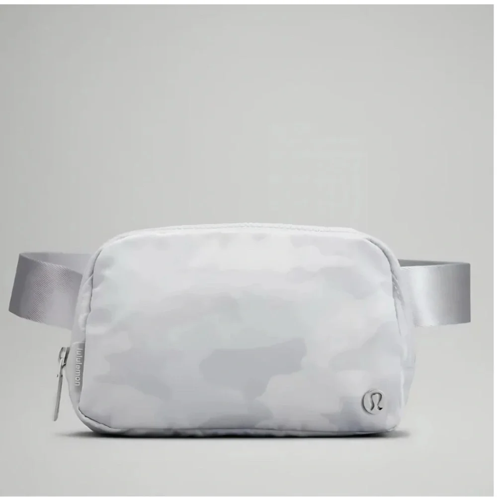 Lululemon Everywhere Crossbody Belt Bag 1L - Gray Camo - Picture 1 of 6